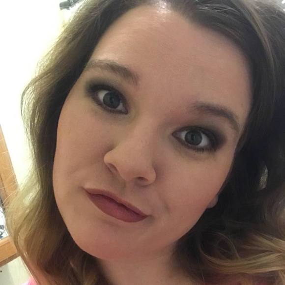 Meet your Posher, Hailey - Picture 1 of 1